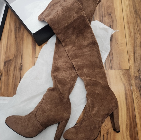 Over the knee  thigh high boots - Picture 3 of 8